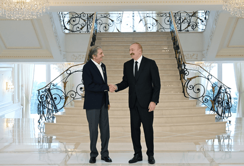 İlham Əliyev Fərhad Xəlilova "İstiqlal" ordenini təqdim edib