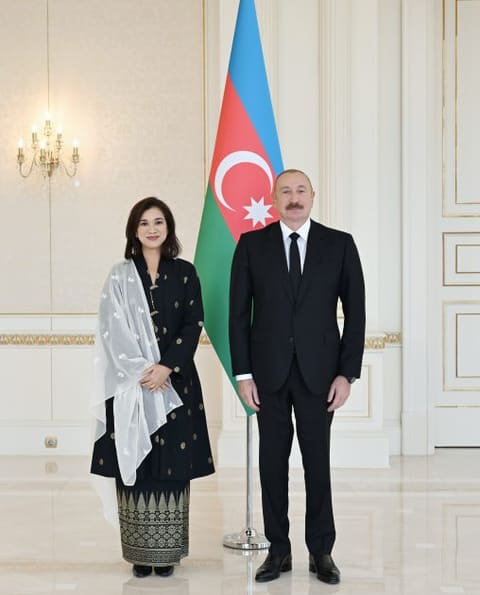 İlham Əliyev Malayziyanın Azərbaycanda yeni təyin olunmuş səfirini qəbul edib