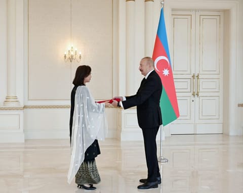 İlham Əliyev Malayziyanın Azərbaycanda yeni təyin olunmuş səfirini qəbul edib
