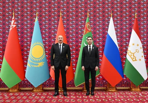 Ilham Aliyev arrives at Avaza Complex to attend CIS Council of Heads of State meeting