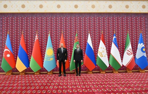 Ilham Aliyev arrives at Avaza Complex to attend CIS Council of Heads of State meeting