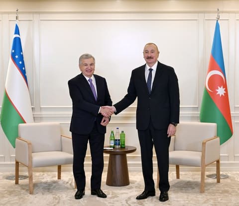 İlham Əliyev Şavkat Mirziyoyevlə görüşüb