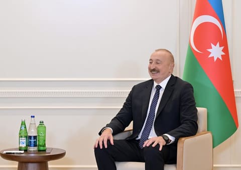 İlham Əliyev Şavkat Mirziyoyevlə görüşüb