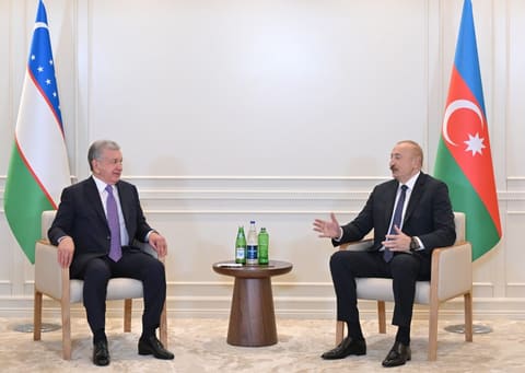 İlham Əliyev Şavkat Mirziyoyevlə görüşüb