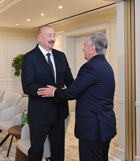 İlham Əliyev Şavkat Mirziyoyevlə görüşüb