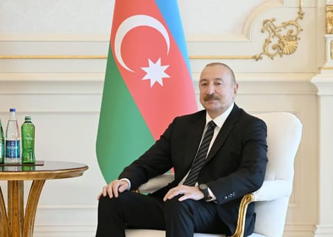  İlham Əliyevin Kambocanın Baş naziri ilə məhdud tərkibdə görüşü olub