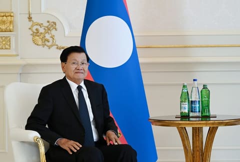  İlham Əliyevin Laos Prezidenti ilə təkbətək görüşü olub