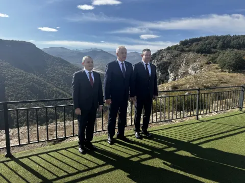İqor Sergeyenkon Ağdamda aqroşəhərciyin tikintisinin gedişatı ilə tanış olub