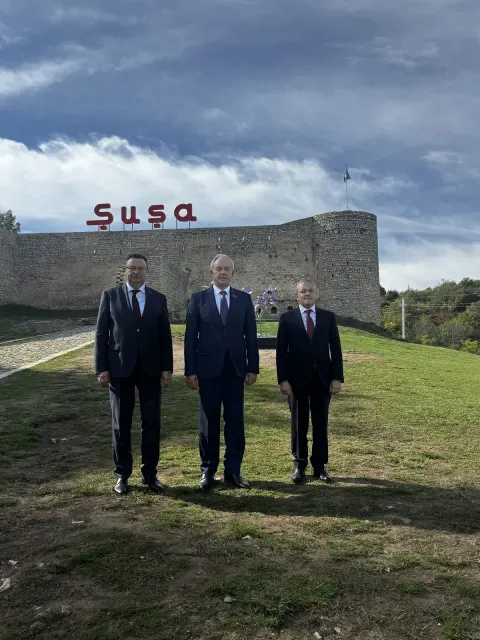 İqor Sergeyenkon Ağdamda aqroşəhərciyin tikintisinin gedişatı ilə tanış olub
