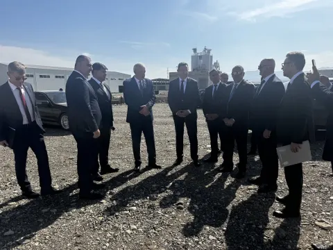 İqor Sergeyenkon Ağdamda aqroşəhərciyin tikintisinin gedişatı ilə tanış olub