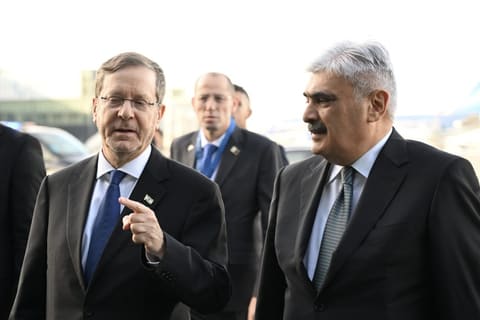 İsrail Prezidenti İsxak Hersoq Azərbaycana səfərə gəlib