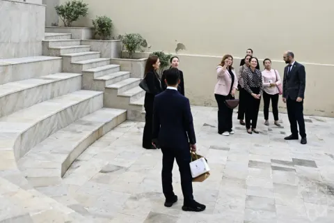 Kamboca Krallığının birinci xanımı Piç Çanmoni İçərişəhərlə tanış olub