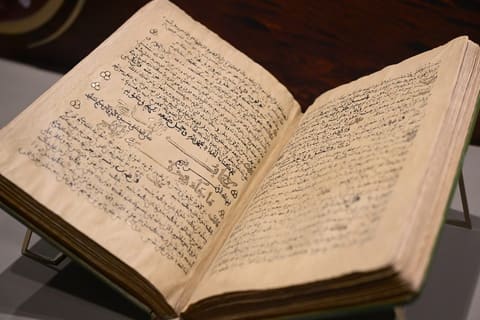 Leyla Əliyeva Səmərqənddə “Uşağın gözü ilə dünya” sərgisi və İmam əl-Buxari memorial kompleksi ilə tanış olub