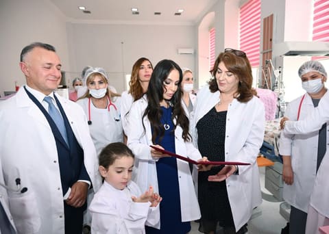 Mehriban Əliyeva Elmi-Tədqiqat Pediatriya İnstitutunu ziyarət edib