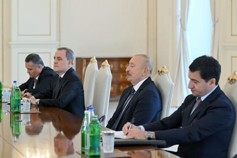 President Ilham Aliyev receives Bahrain's foreign minister