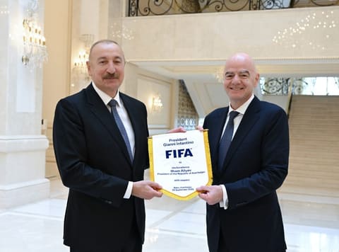 Prezident İlham Əliyev FIFA-nın prezidentini qəbul edib