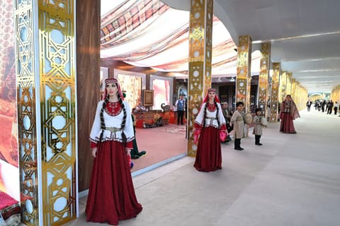 Prezident İlham Əliyev MDB Ölkələrinin Milli Kulinariya Festivalı ilə tanış olub, rəsmi qəbulda iştirak edib