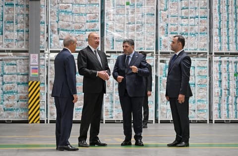 Prezident Qaradağ rayonunda kağız və gigiyenik məhsulların istehsalı müəssisəsinin açılışında iştirak edib