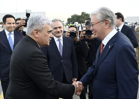Kazakh President arrives in Azerbaijan on visit