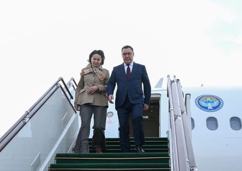 President of Kyrgyzstan arrives in Azerbaijan
