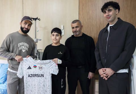 Qurban Qurbanov Uşaq Klinikasını ziyarət edib