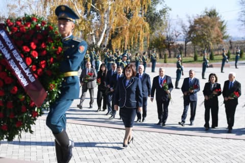 Sahibə Qafarova Bişkekdə "Ata-Beyit" Memorial Kompleksini və Çingiz Aytmatovun ev-muzeyini ziyarət edib