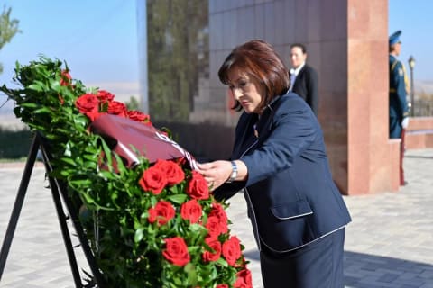 Sahibə Qafarova Bişkekdə "Ata-Beyit" Memorial Kompleksini və Çingiz Aytmatovun ev-muzeyini ziyarət edib
