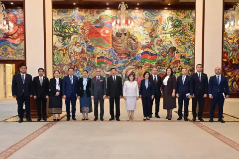 Sahibə Qafarova Laos Prezidenti ilə görüşüb