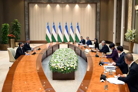 Şavkat Mirziyoyev SOCAR və BP rəsmiləri ilə energetika layihələrini müzakirə edib
