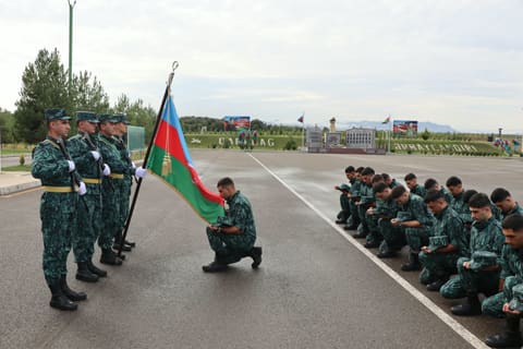 Sərhədçi əsgərlər Silahlı Qüvvələrin ehtiyatına buraxılıb
