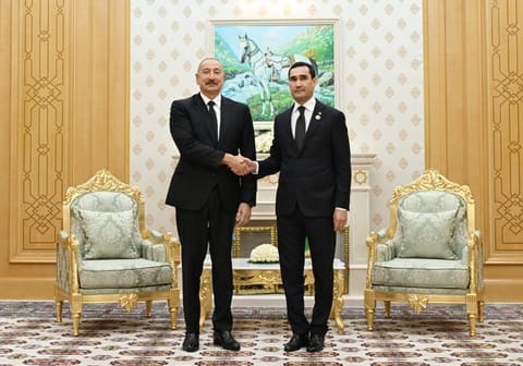 President Ilham Aliyev Meets with President of Turkmenistan in Turkmenbashi