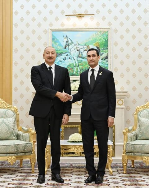 President Ilham Aliyev Meets with President of Turkmenistan in Turkmenbashi