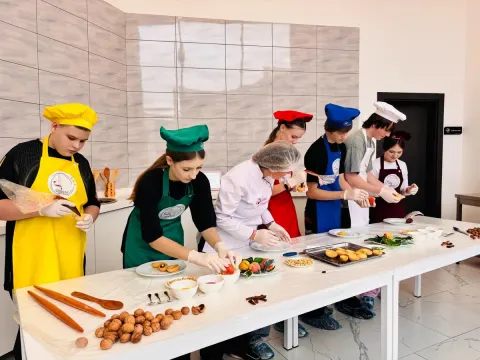 Ukraynalı uşaqların Azərbaycanın tarixi və görməli yerlərinə ekskursiyası təşkil edilib