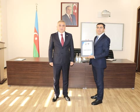 Vəkillər Kollegiyasının sədri yeni hakim təyin olunmuş 8 vəkili təltif edib