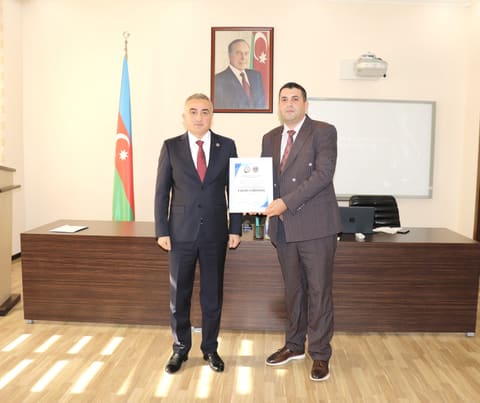 Vəkillər Kollegiyasının sədri yeni hakim təyin olunmuş 8 vəkili təltif edib