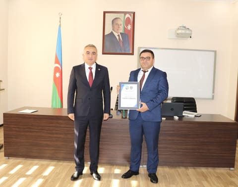 Vəkillər Kollegiyasının sədri yeni hakim təyin olunmuş 8 vəkili təltif edib