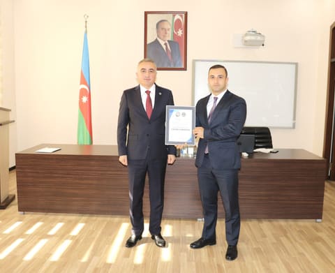 Vəkillər Kollegiyasının sədri yeni hakim təyin olunmuş 8 vəkili təltif edib