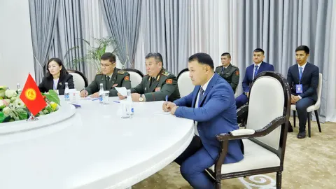 Zakir Həsənov qırğız həmkarı ilə əməkdaşlığı müzakirə edib