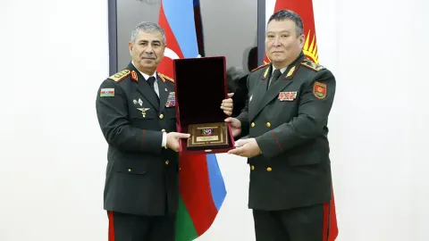 Zakir Həsənov qırğız həmkarı ilə əməkdaşlığı müzakirə edib