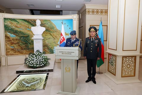 Zakir Hasanov receives Slovak delegation