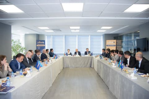 Emin Əmrullayev beşinci "Yüksəliş" müsabiqəsinin qalibləri ilə görüşüb