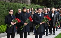 MEDİA və Audiovizual Şura nümayəndələri Heydər Əliyevin məzarını ziyarət ediblər