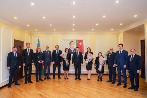 Ədliyyə naziri medalla təltif olunan və hakim təyin edilən əməkdaşlarla görüşüb