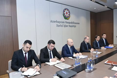 Ceyhun Bayramov İranın xarici işlər nazirinin müavini ilə regional məsələləri müzakirə edib