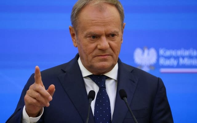 Tusk: Dəmir yolunda təxribatı Rusiya kəşfiyyatına işləyən iki ukraynalı törədib