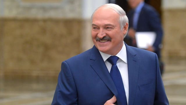 Lukaşenko müxtəlif ölkələrin 123 vətəndaşını əfv edib