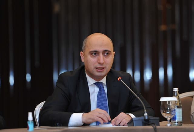 Emin Əmrullayev: Xarici elmi jurnallarda məqaləsi çap olunmayan şəxs özünə alim deməyə utanmalıdır
