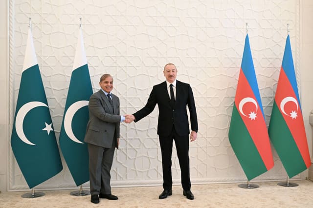 Şahbaz Şərif İlham Əliyevi təbrik edib