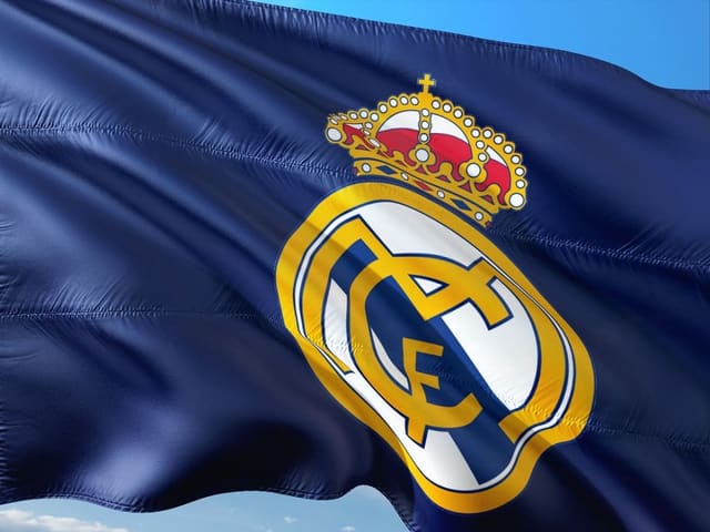 KİV: "Real Madrid" müdafiəçi axtarır
