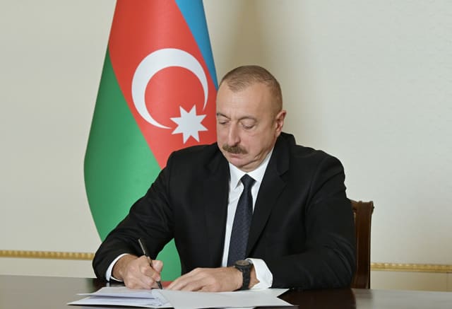 İlham Əliyev ədliyyə orqanları işçilərini təltif edib